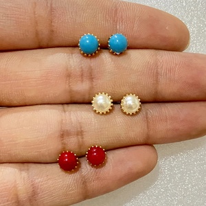 Pendientes de Aro con Gemas RAY FINE ORNATES, Perla Natural, Coral, Turquesa, Chapados en Oro, Estilo Vintage, Certificados por IGI, Origen Rajasthan - Product Image 1