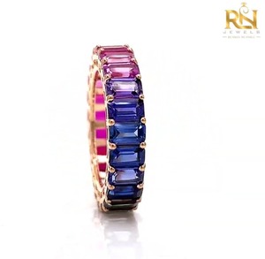 Bague de mariage de luxe unisexe en or massif 9K/14K/18K avec diamant de laboratoire taille émeraude, sertie sur toute la longueur, couleur DEF, bijoux fins OEM ODM - Product Image 3