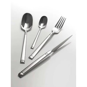 Les couverts en acier inoxydable exquis s'accordent exceptionnellement bien avec la vaisselle et les accessoires de service pour un look harmonieux. - Product Image 5