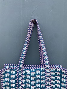 Sac fourre-tout en coton matelassé avec bandoulière, fermeture ouverte, imprimé jungle, style bohème, capacité 1-1,9 L - Product Image 2