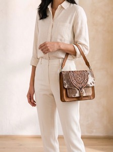 Bolso de Hombro con Patrón de Cuero Vacuno, Bolso Bandolera con Grabado Floral para Viajes Diarios - Product Image 4