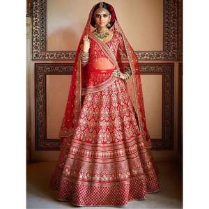 Impresionante ropa de Boda nupcial Lehenga Choli bordada en rojo con color y detalles impresionantes - Product Image 4
