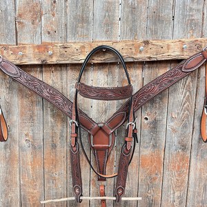Ensemble de sellerie western en cuir repoussé fait main, avec têtière et collier de poitrage réglables, équipement d'équitation haut de gamme EQ-001 pour chevaux pleine croissance et cob - Product Image 3