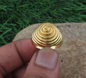 Bague Solitaire Classique Bohème Faite à la Main en Argent Sterling 925 Plaqué Or avec Sertissage Clos et Taille Brillant, Certifiée pour Mariage et Fêtes - Product Image 1