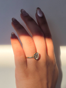 Bague solitaire ronde en diamant de culture, sertie clos, en or jaune 14 ou 18 carats, minimaliste, pour fiançailles ou mariage, pour femme - Product Image 1