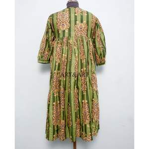 Robe midi trapèze florale faite main vintage pour événements formels, avec pompons, 100% coton, écologique, glamour, pour célébrations côtières, élégante - Product Image 6