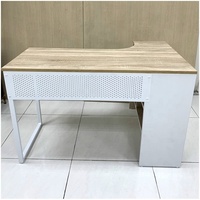 Bureau debout multifonctionnel moderne en forme de L avec armoire en panneau de particules et métal, finition grain de bois blanc, pour bureau à domicile et ordinateur