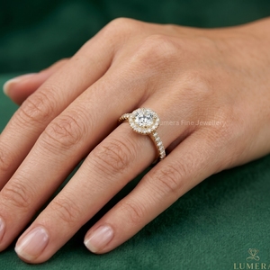 Bague de fiançailles avec halo de diamants de laboratoire taille ronde, en or jaune 18 carats, micro-pavé, pour femme, bijoux personnalisés OEM - Product Image 5