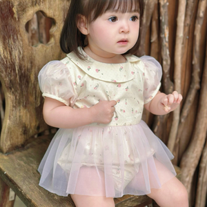 Expédition immédiate - Combinaison pour fille style été Koko San - Motif floral miniature - Combinaison courte à col Peter Pan - Manches courtes - Fermeture à boutons - RKS01 - Product Image 4