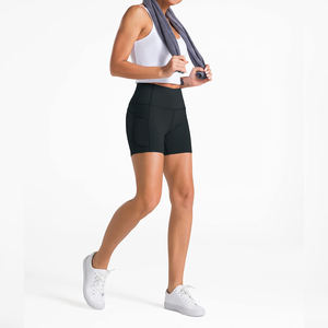 Pantalones cortos de yoga con spandex flexible para mujer - Product Image 4