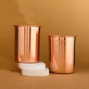 Verre à eau ayurvédique en cuivre pur de luxe moderne haut de gamme avec poignée et finition miroir pour la maison, la cuisine et les cadeaux d'affaires - Product Image 2