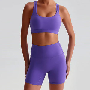 Conjunto de Top Deportivo y Pantalones Cortos de Yoga de Nailon y Spandex Premium para Mujer, Ropa Deportiva Personalizada con Logotipo para Gimnasio y Entrenamiento - Product Image 1