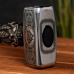 Marteau Viking personnalisé DIY OEM, fait main, en acier au carbone, face rectangulaire, manche en bois gravé avec des symboles nordiques, poignée antidérapante - Product Image 4