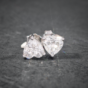 Boucles d'oreilles en argent sterling 925 avec moissanite, vente en gros, clous en moissanite en forme de cœur 4mm 5mm 8mm, boucles d'oreilles clous en diamant de laboratoire - Product Image 1