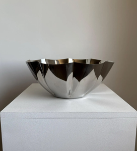 Elegante tazón de metal para dulces para su encimera o mostrador de cocina, crea un ambiente elegante e impecable sin desorden. - Product Image 1