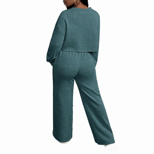 Ensemble de survêtement pour femme, sweat-shirt court et pantalon de jogging à jambes larges, en maille douce, deux pièces, tenue de sport et streetwear, OEM, vente en gros - Product Image 4