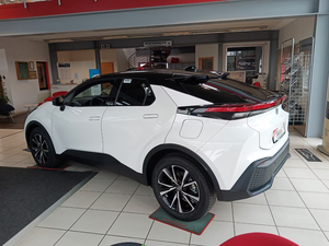 Toyota C-HR 20, SUV Híbrido Enchufable, Vehículo Crossover de Largo Alcance con Asistencia Eléctrica - Product Image 6