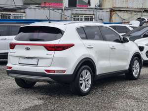 Sportage SUV compact d'occasion blanc 2018, 5 portes, automatique, véhicule de transport de passagers pour les trajets urbains - Product Image 2