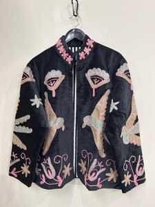Chaqueta de Terciopelo Bordada a Mano con Encanto Atemporal, Diseño Floral y de Aves, Estilo Bohemio Artesanal, Forro de Algodón, Prenda Exterior para Mujer - Product Image 2