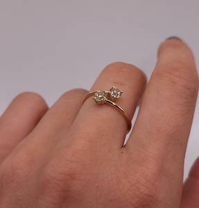 Anillo de Diamantes Cultivados en Laboratorio de 0.60 CT con 2 Piedras en Oro de 14K para Mujer |   Anillo de Compromiso Toi Et Moi |   Elegante Joyería Nupcial - Product Image 4