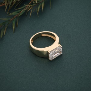 Anillo de Compromiso con Diamante Corte Esmeralda, Oro Sólido de 14K, Clásico para Mujer, Diamante Cultivado en Laboratorio con Certificación IGI - Product Image 4