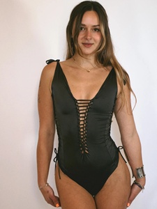 Traje de baño de una pieza para mujer, con cuello halter, cordones, color liso, con lazo lateral y elástico - Product Image 4