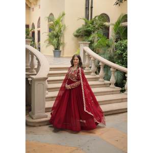 Vestido de Noche Morado con Lentejuelas y Bordados Múltiples para Fiestas, Vestido Elegante con Múltiples Detalles para Ocasiones Especiales, Talla M - Product Image 2