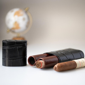 Estuche de puros de cuero de lujo hecho a mano con cortador integrado y diseño apto para viajes a un precio asequible. - Product Image 6