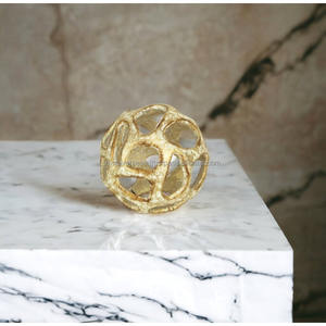 Modern Golden Abstract Monty Figurines Esculturas Decoración de mesa de oficina por MSR OVERSEAS - Product Image 2