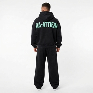 Ensemble survêtement streetwear pour homme, noir et vert menthe, avec sweat à capuche zippé et pantalon large, empiècements colorblock et détails strass, personnalisable OEM ODM - Product Image 4