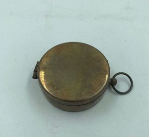 Boussole en métal de style antique, montre de poche ronde vintage, objet de collection - Product Image 2