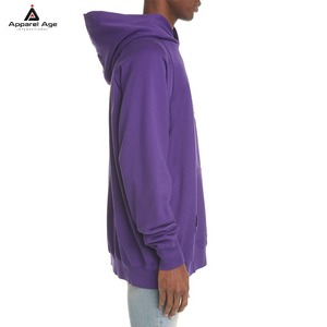 Sweat à capuche homme personnalisé avec logo imprimé numérique/sérigraphié sur le devant, en molleton de coton premium, avec poche, imperméable et à séchage rapide, coupe classique - Product Image 4