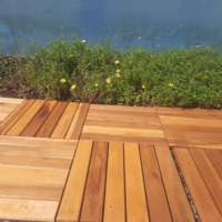 Dalles de terrasse emboîtables en bois d'acacia de style moderne, 18 mm, 300*300 mm, surface texturée brossée, garantie 5 ans pour l'extérieur et la maison
