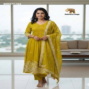 Última moda en ropa informal: Conjunto de Kurti, pantalón con bolsillos y Dupatta de Mal Chanderi de la mejor calidad con bordados. Proveedor mundial. - Product Image 1