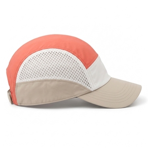 Casquettes de course modernes fabriquées avec des textiles durables, des intérieurs respirants et des designs attrayants pour les séances d'entraînement. - Product Image 3