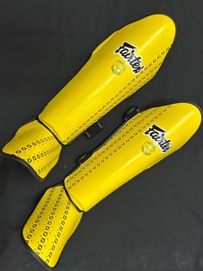 ถุงมือชกมวยหนังสำหรับฝึกชกมวย fairtex muay Thai และ Shin Pad สีเหลือง - Product Image 2