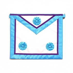 Delantal de Maestro Masón. Delantal Ceremonial de Cuero Premium con 3 Rosetas Bordadas a Mano para Logia Azul, OEM ODM Venta al por Mayor - Product Image 1