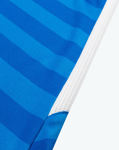 Camiseta de Fútbol de Alto Rendimiento para Hombre, Azul y Negro a Rayas, Manga Corta, Cuello Redondo, Poliéster que Absorbe la Humedad, Ropa Deportiva, MOQ Bajo - Product Image 3