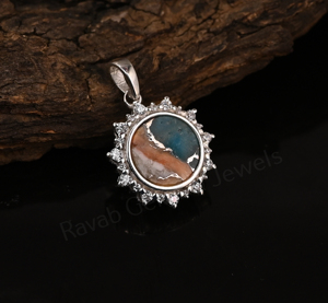 Pierre précieuse d'huître barbelée ronde de 10 mm en cuivre turquoise avec pavé de CZ entourant, sertie dans un cadre en argent 925 plaqué rhodium, pour unisexe - Product Image 4