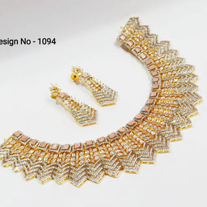 Ensemble de bijoux de mariée classique imitation luxe, collier et boucles d'oreilles, pour mariage et soirée - Product Image 1