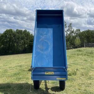 Remorque basculante hydraulique à double essieu robuste de 2 tonnes pour tracteur agricole, conception d'engrenage haute efficacité - Product Image 1