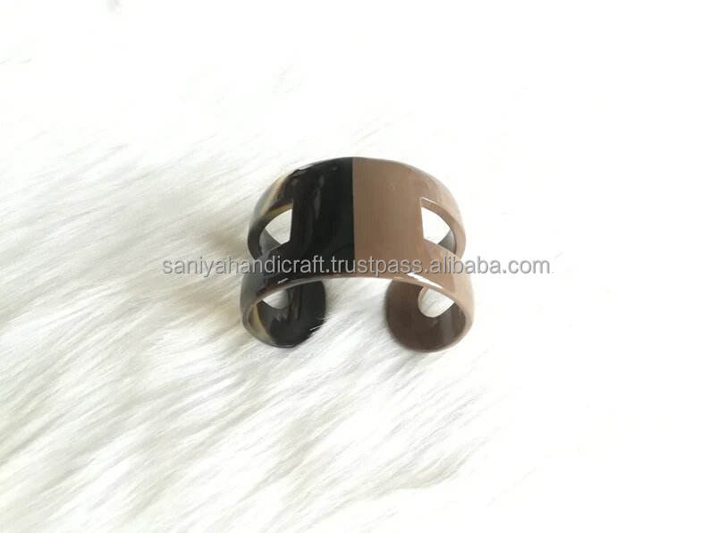 สีเทาเข้ม