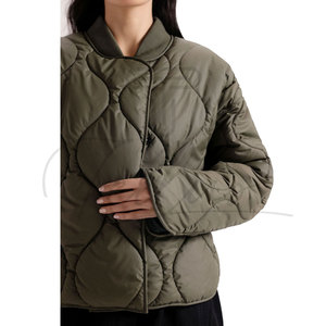 Nouvelle arrivée : Meilleure veste courte matelassée personnalisée pour femme, en tricot crocheté, rembourrée en polyester, coupe-vent et imperméable pour l'hiver - Product Image 2