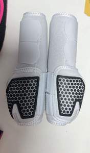 Botas de Neopreno para Caballos con Amortiguación de Impactos, Almohadilla Reforzada y Cierre Ajustable para Uso en Exteriores - Product Image 2