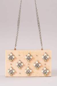 Pochette en résine artificielle avec motif 'Love' et design de modèle, taille et couleur personnalisables, sculpture artisanale, pour mariage et soirée - Product Image 2