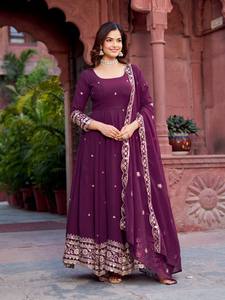 Magnifique ensemble Anarkali, coupe confortable, look élégant, robe et pantalon stylés, dupatta assorti, est magnifique, idéal pour les occasions festives, un look ethnique sublime. - Product Image 2