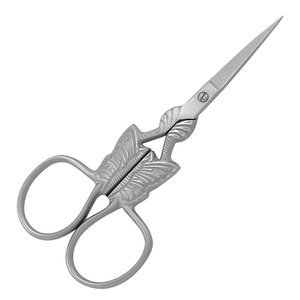 Ciseaux pour le nez réutilisables en acier inoxydable, outil médical pour applications chirurgicales, ciseaux de manucure - Product Image 1