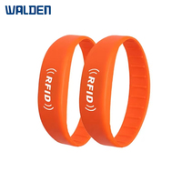 Bracelet RFID personnalisé 13,56 MHz pour contrôle d'accès, 125 kHz, bracelet RFID en silicone pour la gestion des présences, bracelet RFID étanche pour hôtel