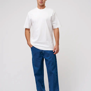 T-shirt blanc en coton pour homme, coupe classique, col rond, manches courtes, style minimaliste, jersey tricoté, couleur unie - Product Image 5