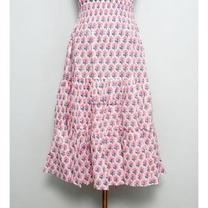 เดรสยาวลำลองลายดอกไม้พิมพ์ลายผ้าฝ้ายสำหรับผู้หญิง สีสันสดใส คอแบบผูก สายคล้องคอ แขนยาว ทรงหลายชั้น ไซส์พลัส - Product Image 2